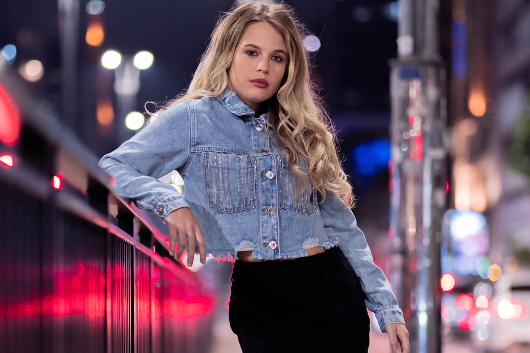 Fitted Denim Jacket: What to Know Before You Buy