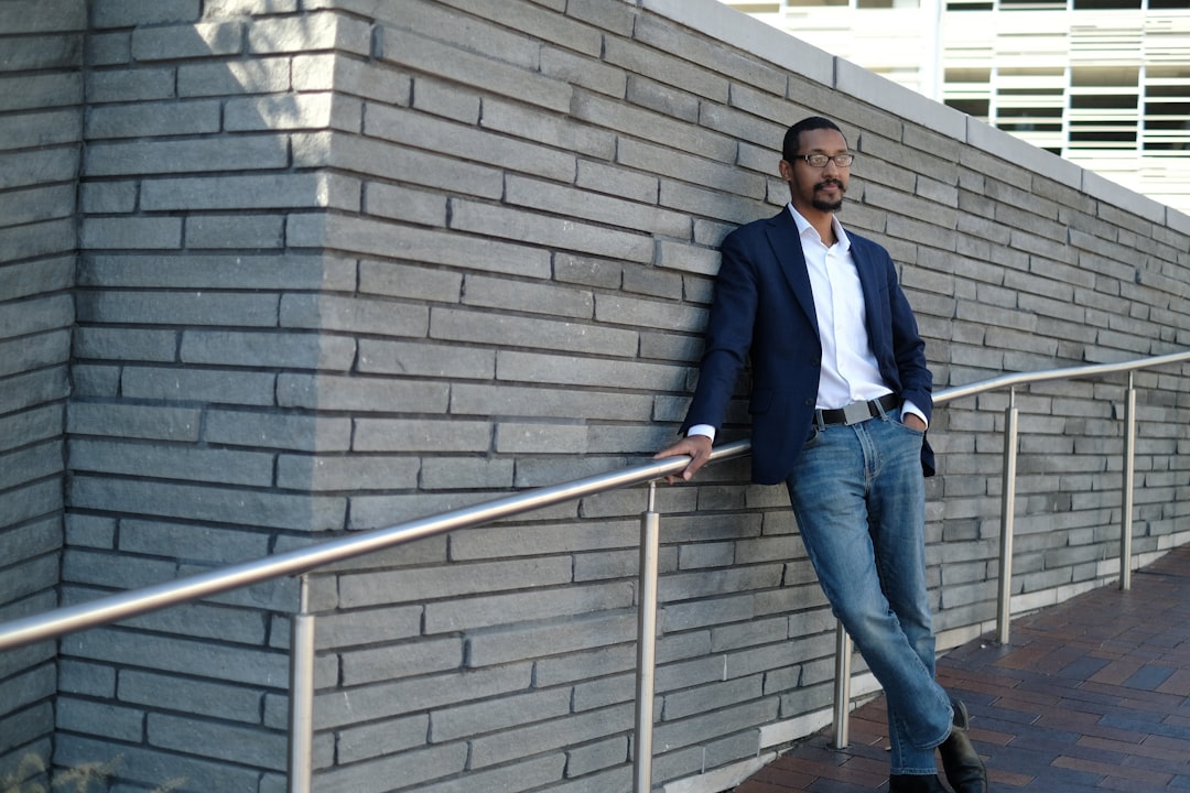 How to Pair Men's Blazers with Jeans: What to Know Before You Buy