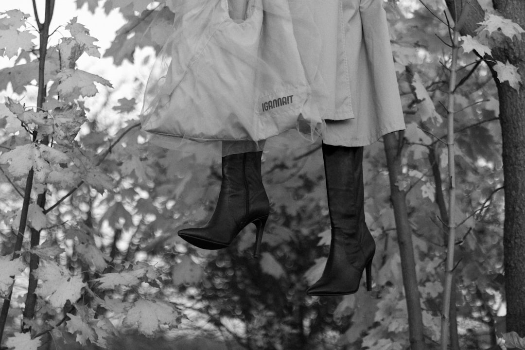 Pointed Toe Cowgirl Boots: What to Know Before You Buy