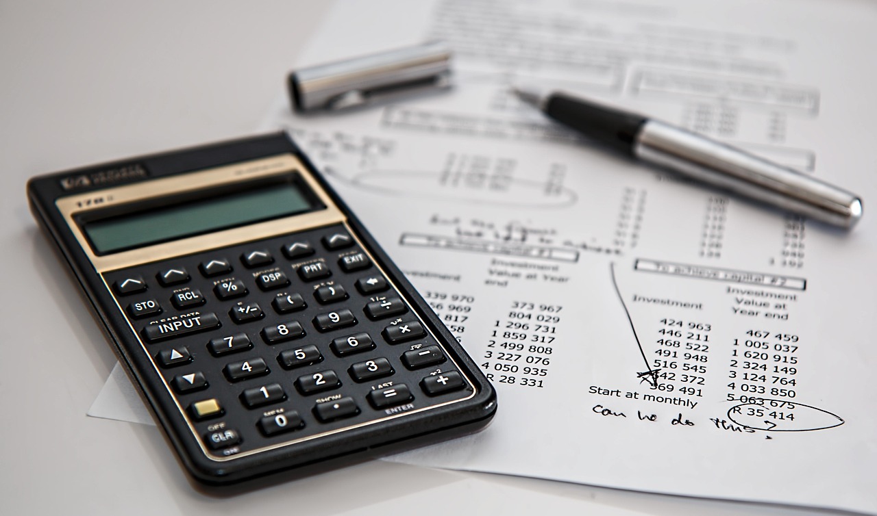 ThredUp Fees Explained: What You Actually Pay and Earn