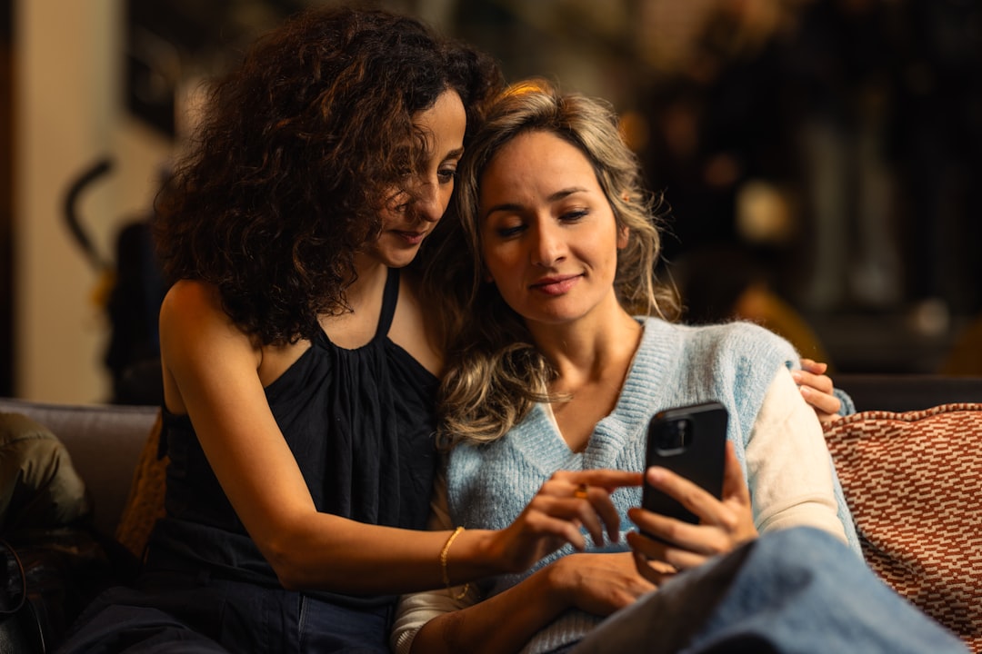 Z Supply Reverie Dress - Two women looking at a smartphone together