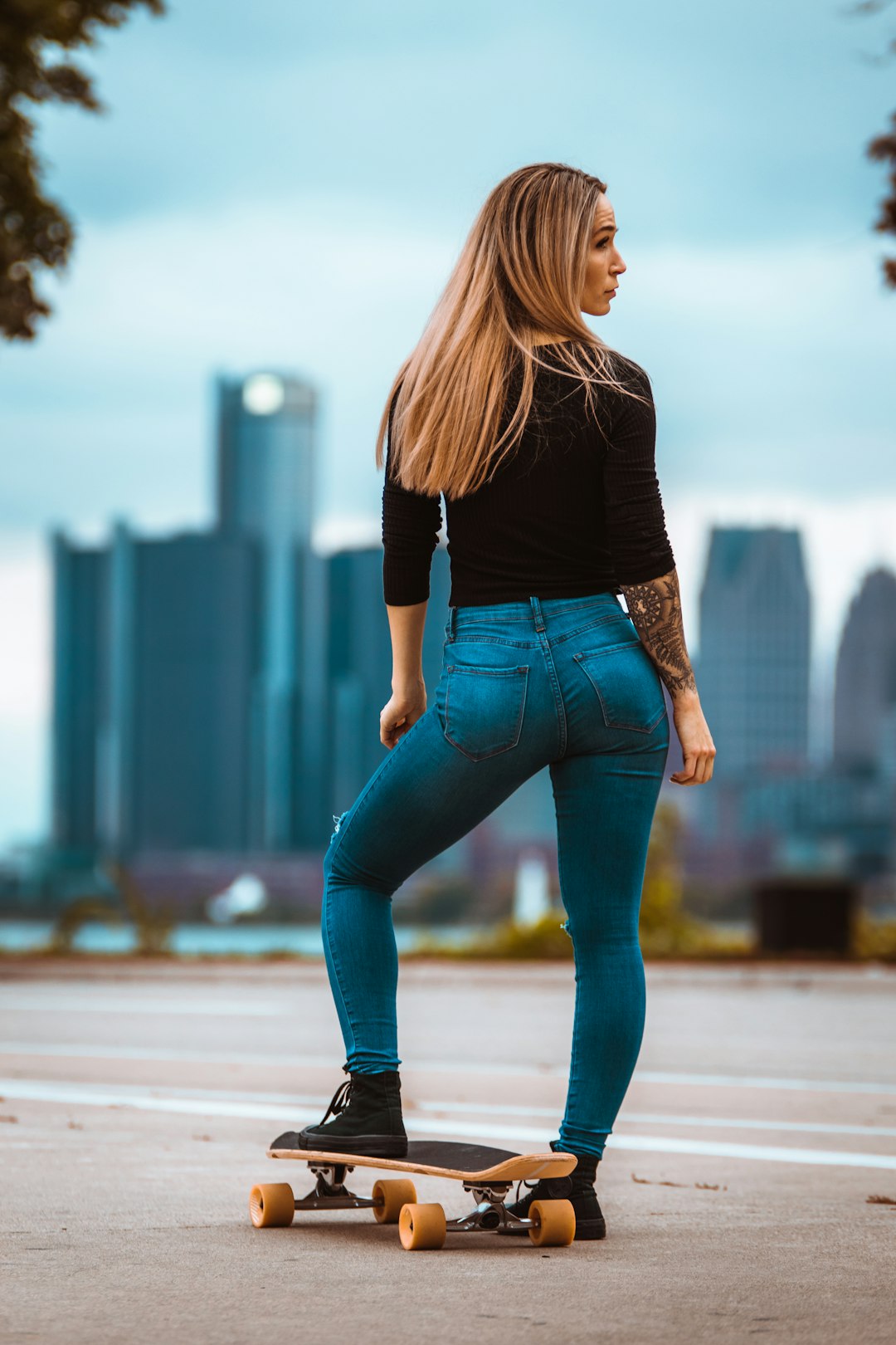 Good American Women’s Good Legs High Rise Skinny Jean
